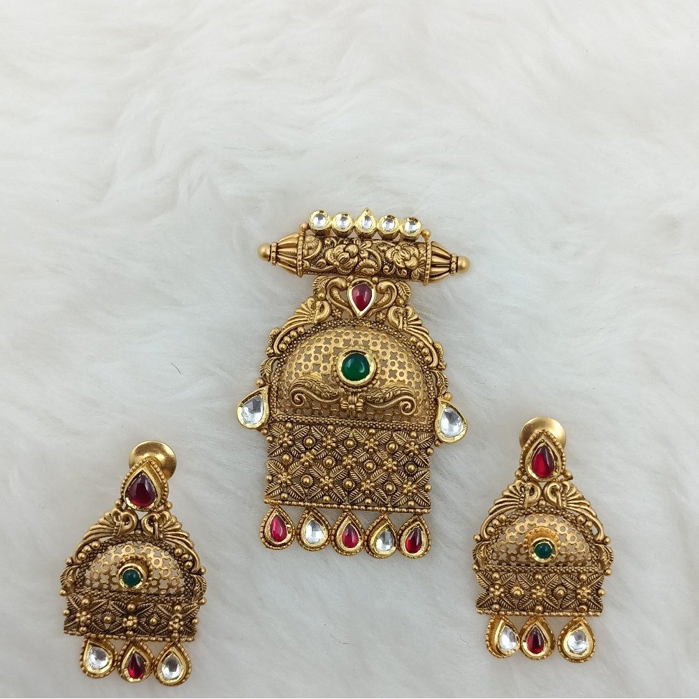 916 ANTIQUE PENDENT SET