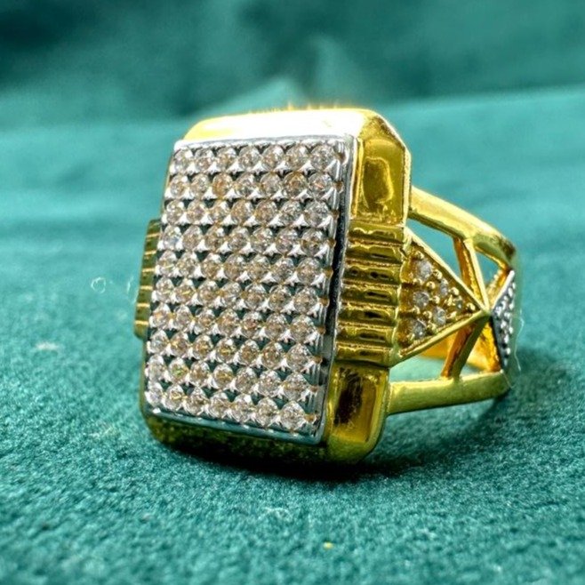 HEAVY DIAMOND RING
